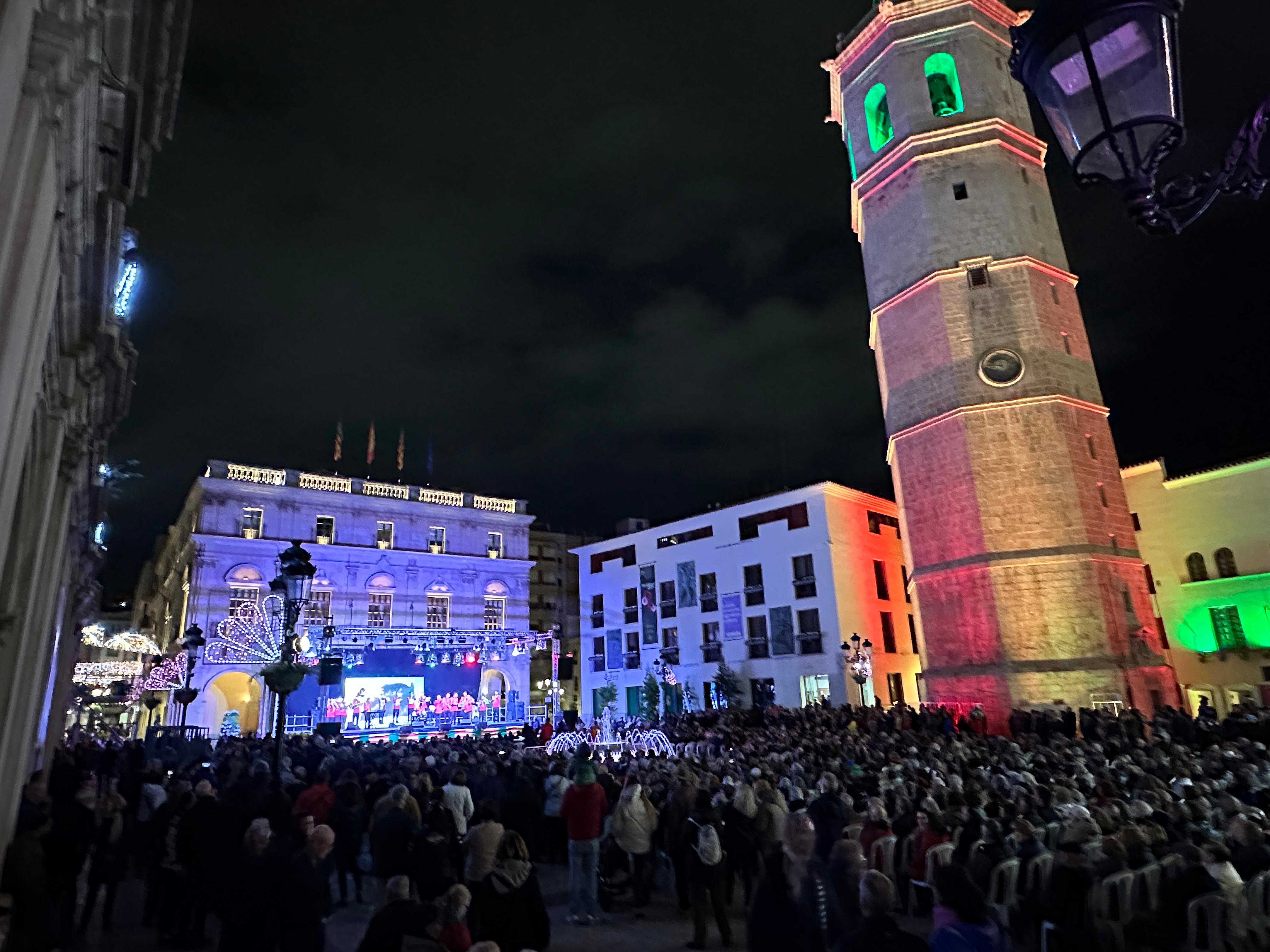 La Banda del Ejército de Nueva Zelanda actúa en la Plaza Mayor dentro del XXXIII Festival Internacional de Música de Festa