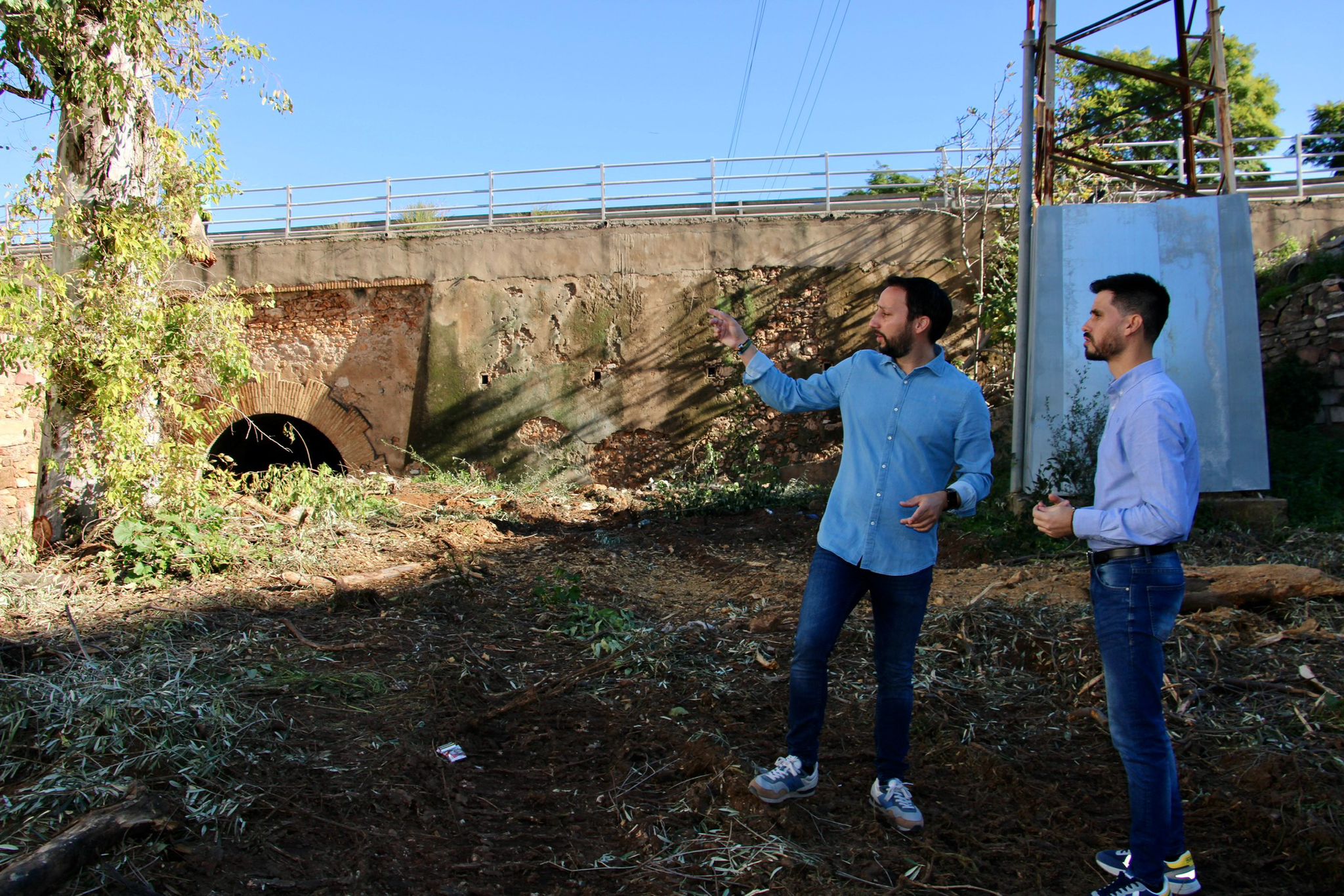 Castellón acelera en la limpieza de sus cauces y actúa ya a la vez en Riu Sec, Barranco del Sol y Barranquet