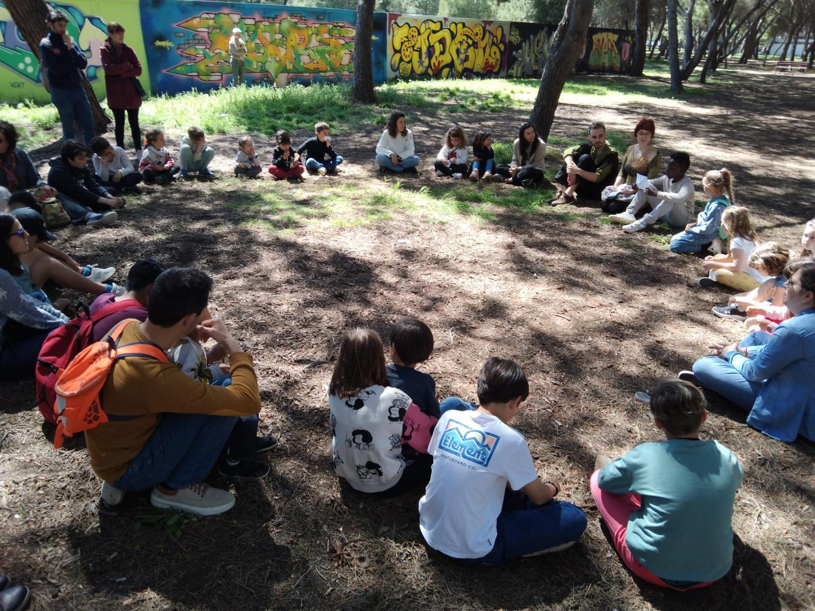 Èxit en la visita teatralitzada que celebra el Dilluns de Pasqua al parc del Pinar