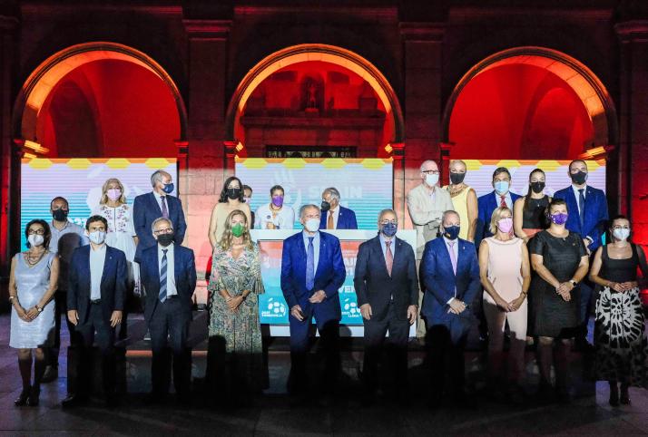 Foto familia sorteo mundial balonmano.jpg