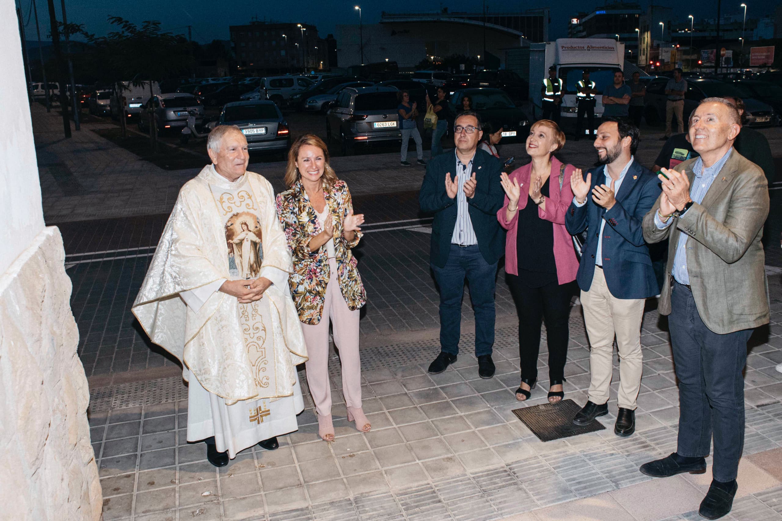 Begoña Carrasco ha presentado a los vecinos la nueva plaza de la Merced coincidiendo con su fiesta en la parroquia de San José Obrero