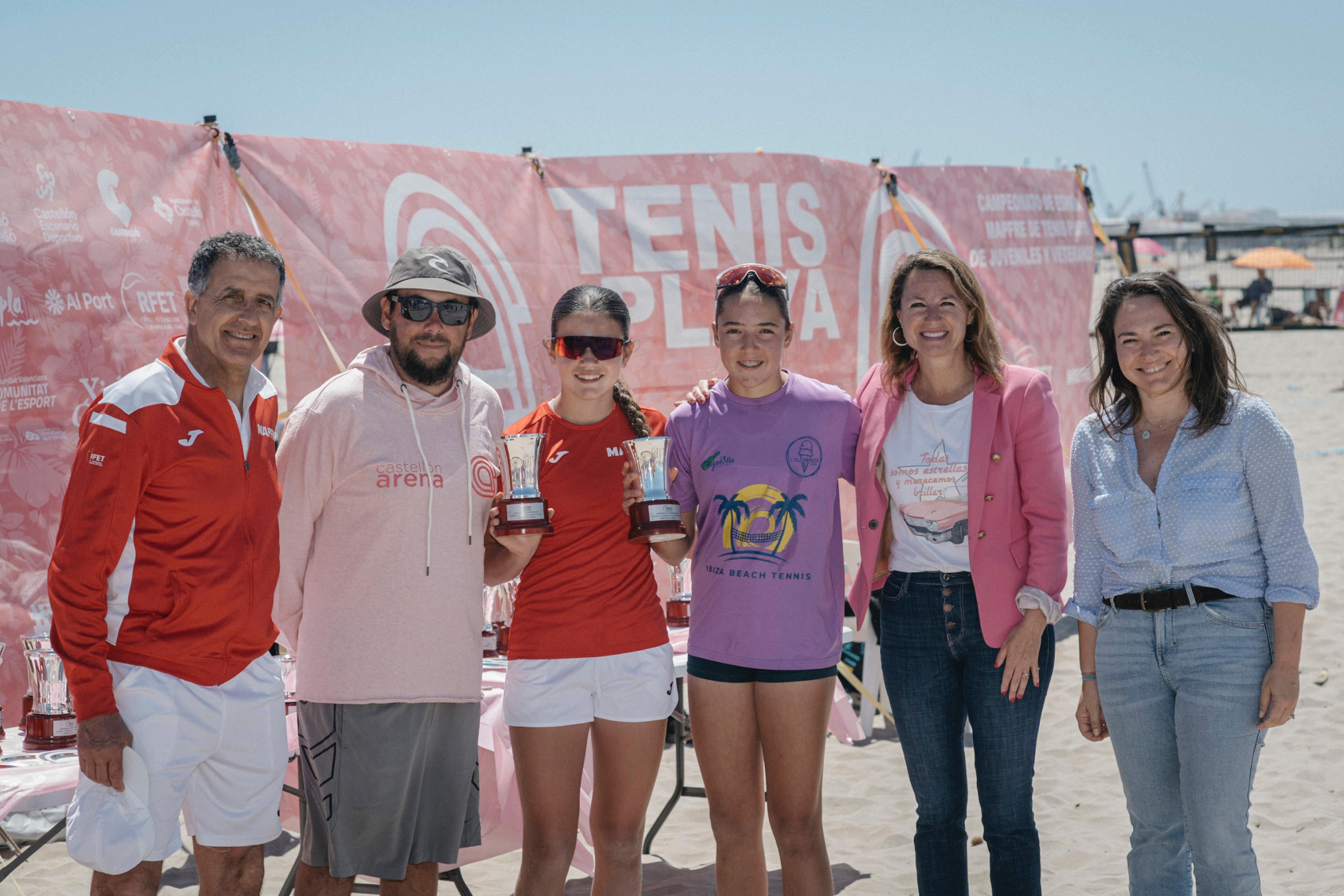 Carrasco assisteix al Campionat d'Espanya de Tenis Platja “que ha omplit la platja del Gurugú i és el millor exemple del binomi turisme-esport”