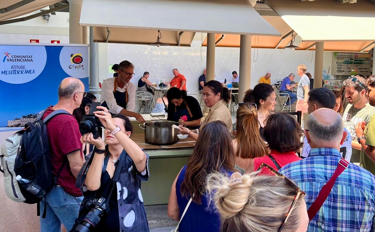 Durante tres días, el Patronato de Turismo ha promocionado los principales encantos turísticos de Castellón ante agencias de viaje de Portugal y ha mantenido más de 50 reuniones para dar difusión a los novedosos paquetes turísticos de experiencias  La concejal de Turismo, Arantxa Miralles, ha indicado que “este evento ha sido una grandísima oportunidad para promocionar Castellón a nivel internacional y queremos dar las gracias a la Cámara de Comercio y a Turisme Comunitat Valenciana por hacerlo posible”