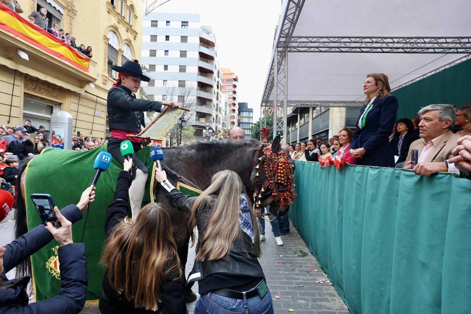 Més de 2.000 xiquets omplin de vida la ciutat en el Pregó Infantil fent protagonistes de la jornada als més xicotets