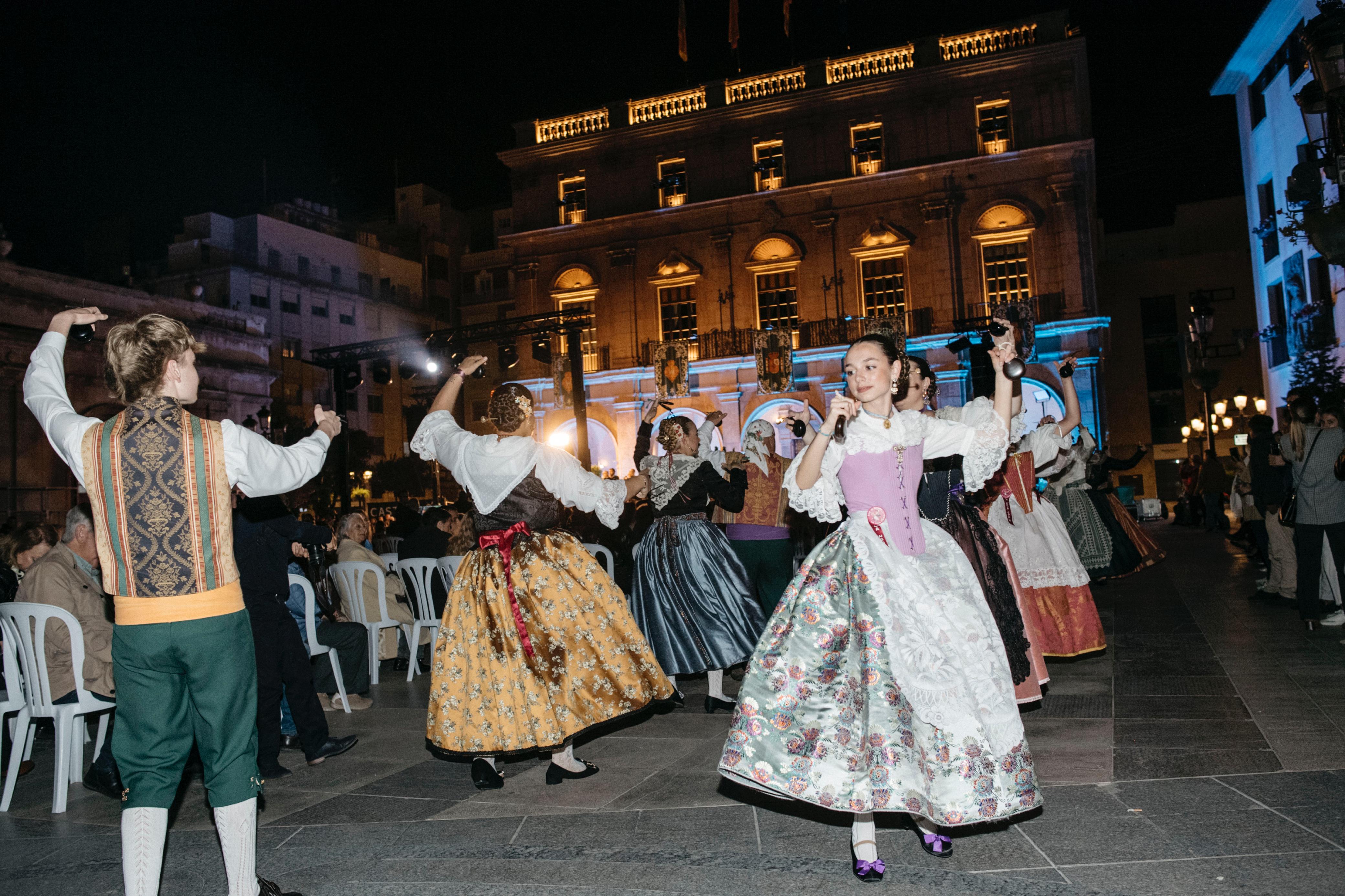 Castelló rendeix honors a la Mare de Déu del Lledó amb la tradicional serenata en la Plaça Major