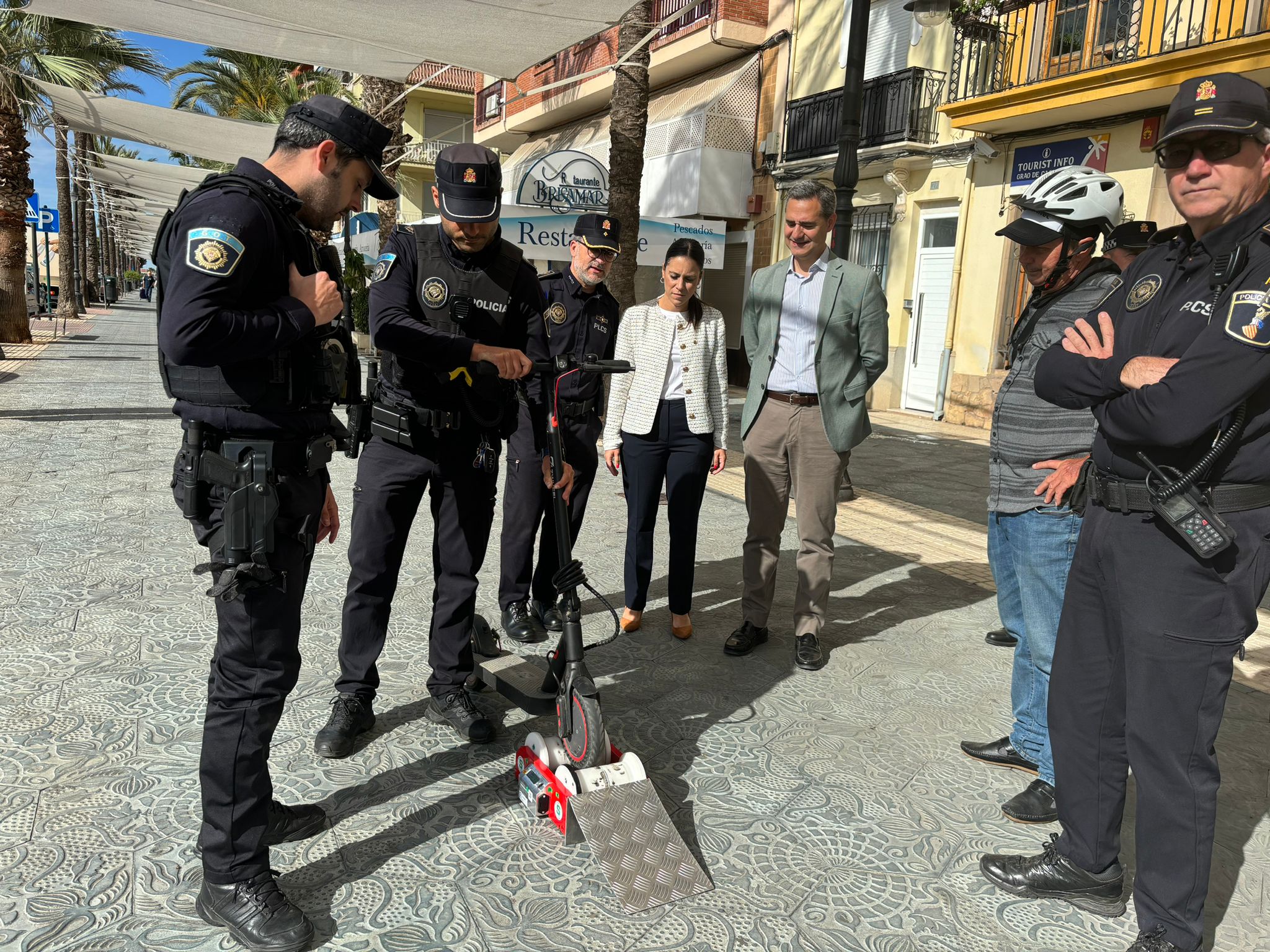 La Policía Local comienza una campaña de vigilancia y control del uso de patinetes eléctricos en el Grao