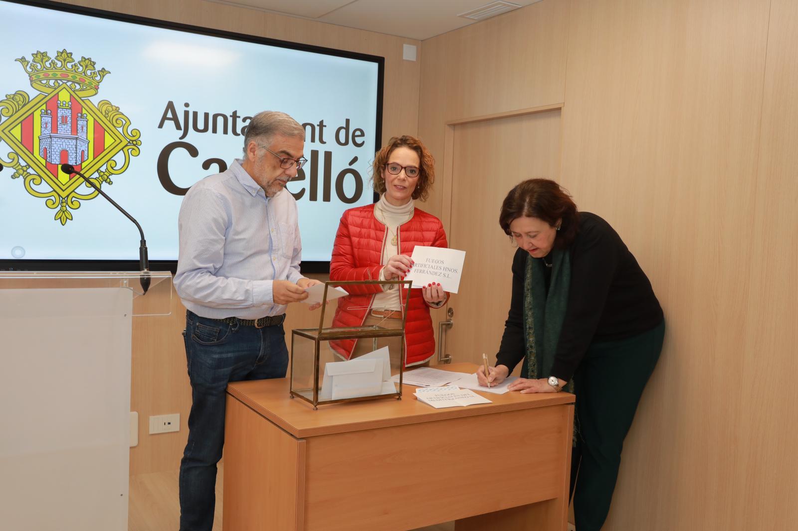  La gran participació ha fet necessari realitzar un sorteig, com marquen les bases del concurs, que s'ha celebrat a la Sala de Premsa de l'Ajuntament. Seran; Pirotecnia Valenciana, Pirotecnia Hermanos Ferrandez,  Pirotecnia Pibierzo, Pirotecnia Turís, Pirotecnia Zarzoso, Pirotecnia del Mediterráneo, Pirotecnia Hermanos Sirvent, les pirotècnies que dispararan en el concurs de les festes fundacionals de Castelló