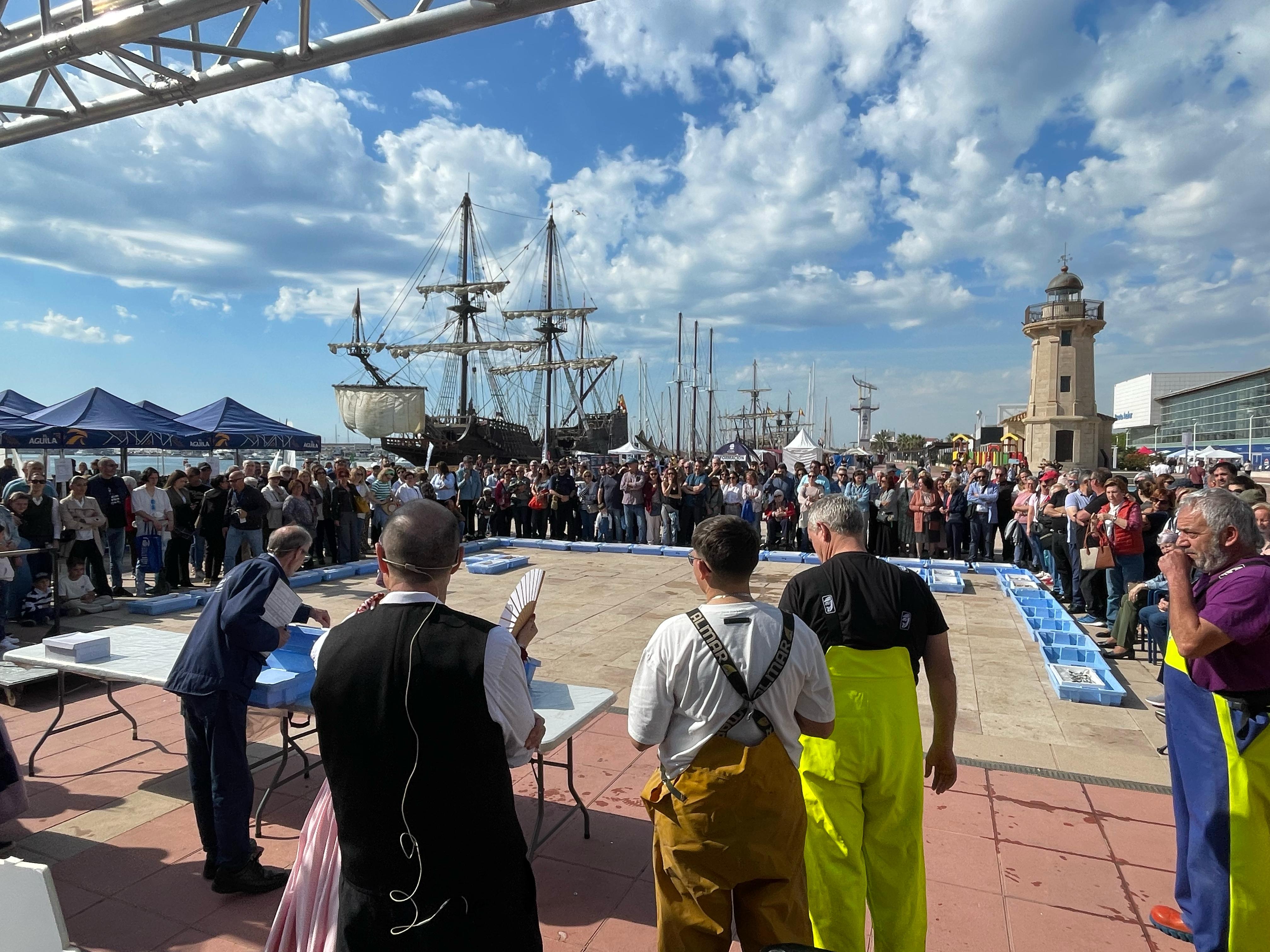 La subhasta de peix, el mercat ambulant mariner i la Trobada de Navegants reforcen la dinamització turística del Grau durant Escala a Castelló