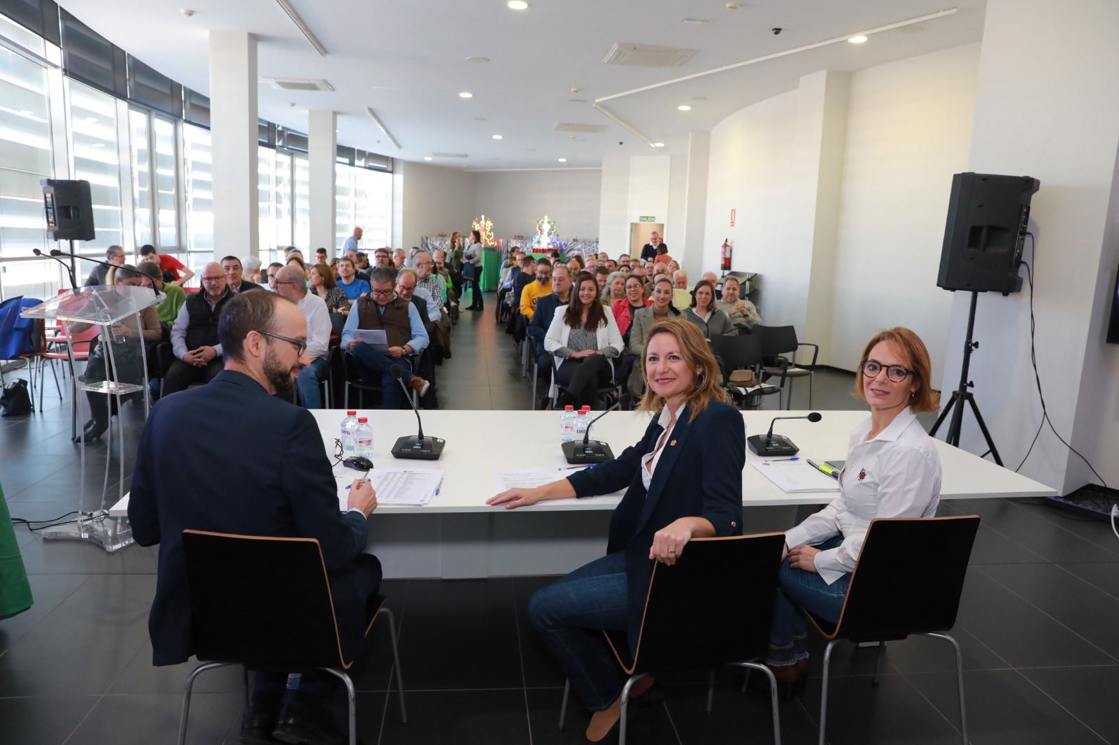 La alcaldesa confirma ante la asamblea de fiestas el inicio de la tramitación del cambio de estatutos para que la Magdalena 2025 cuente con una Junta de Fiestas elegida democráticamente por los festeros