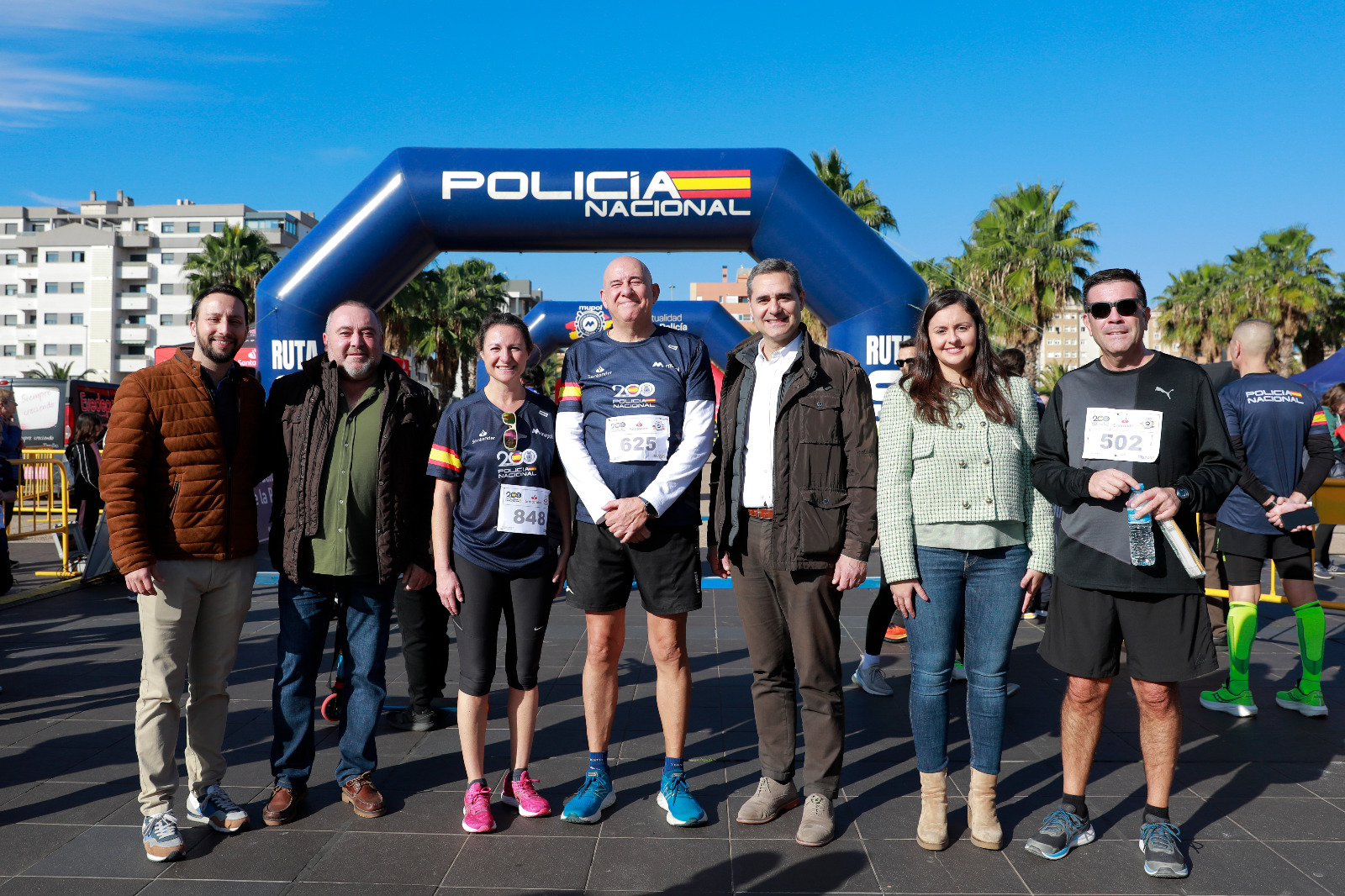 La alcaldesa, una participante más en la primera carrera solidaria RUTA 091 organizada por la Policía Nacional