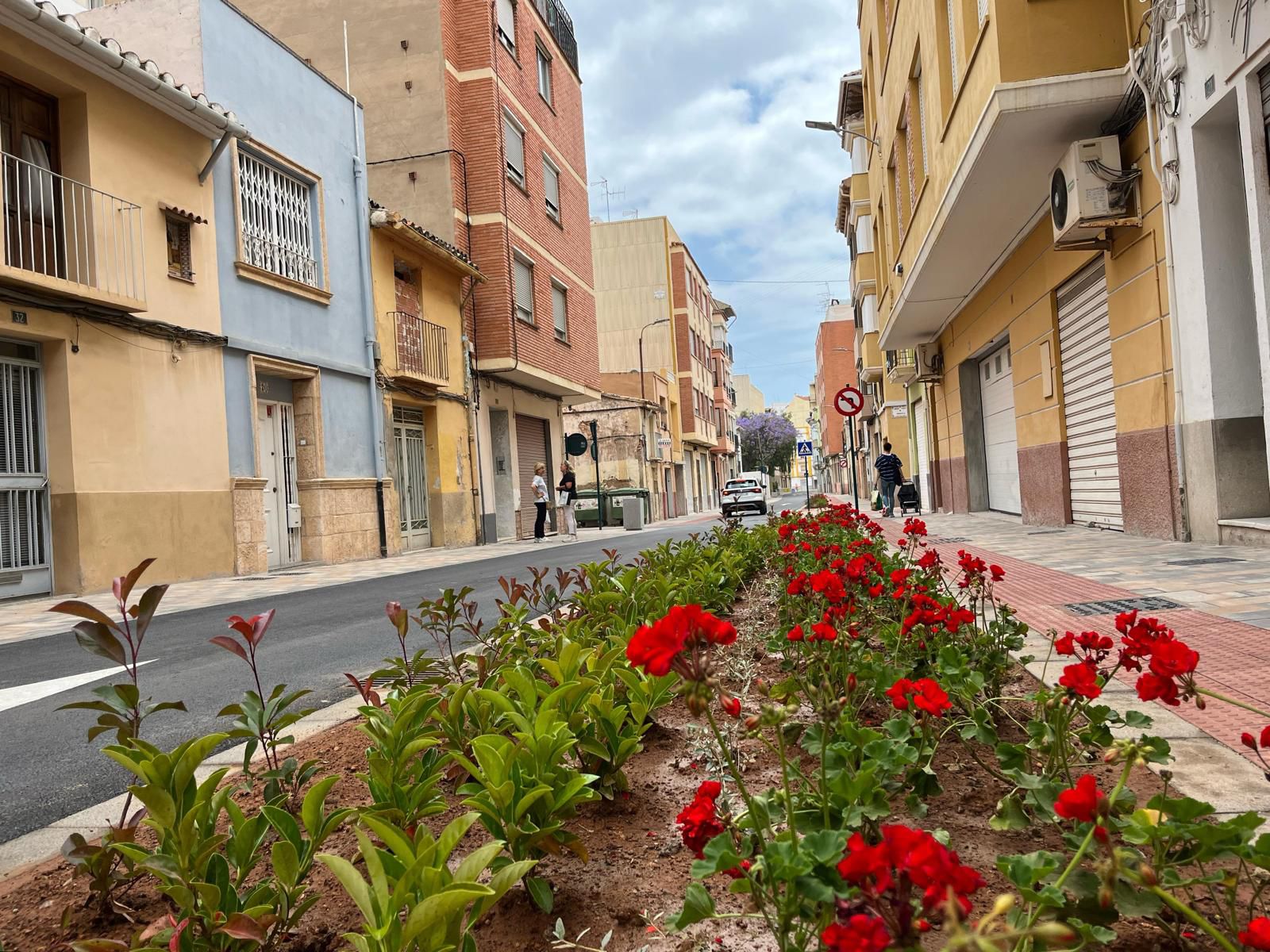 Culminan las obras de la Zona de Bajas Emisiones en el Raval San Félix con la incorporación de 597 especies arbóreas y  95 elementos de mobiliario urbano