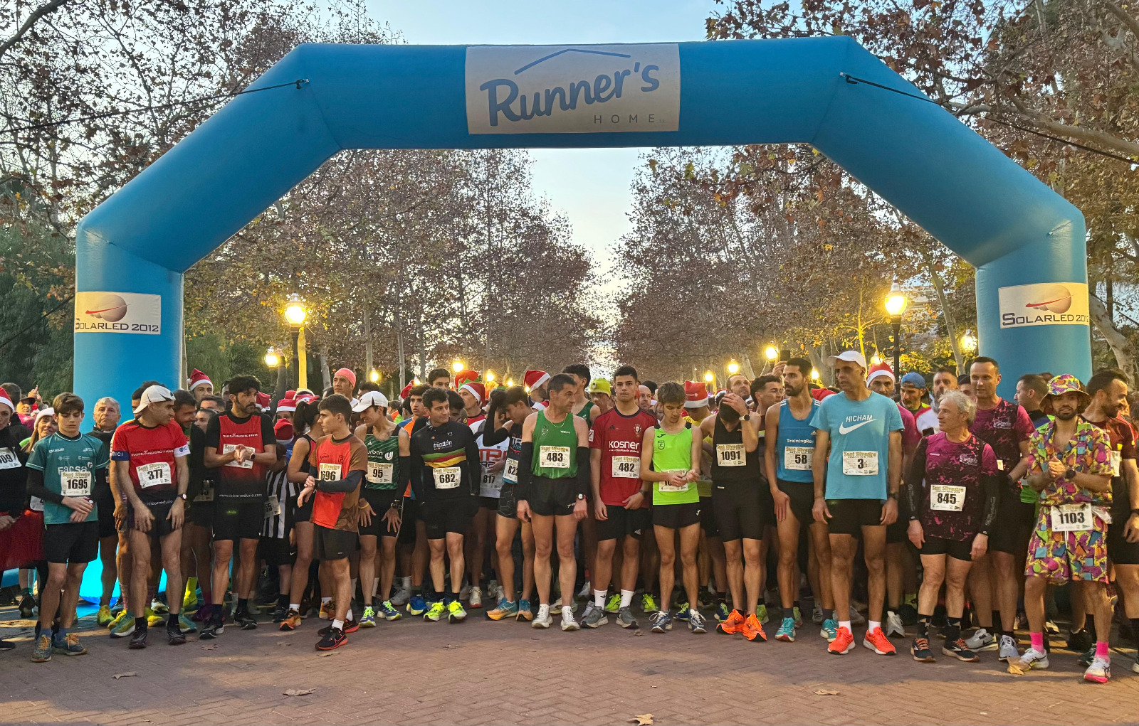 Més de 2.000 castellonencs acomiaden l'any corrent la XXXII edició de la carrera Sant Silvestre