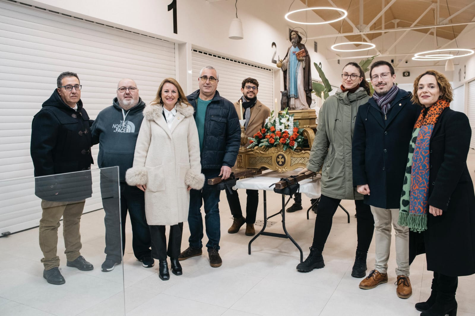 L'alcaldessa de Castelló participa en la processó de Sant Antoni organitzada pels venedors del Mercat de Sant Antoni