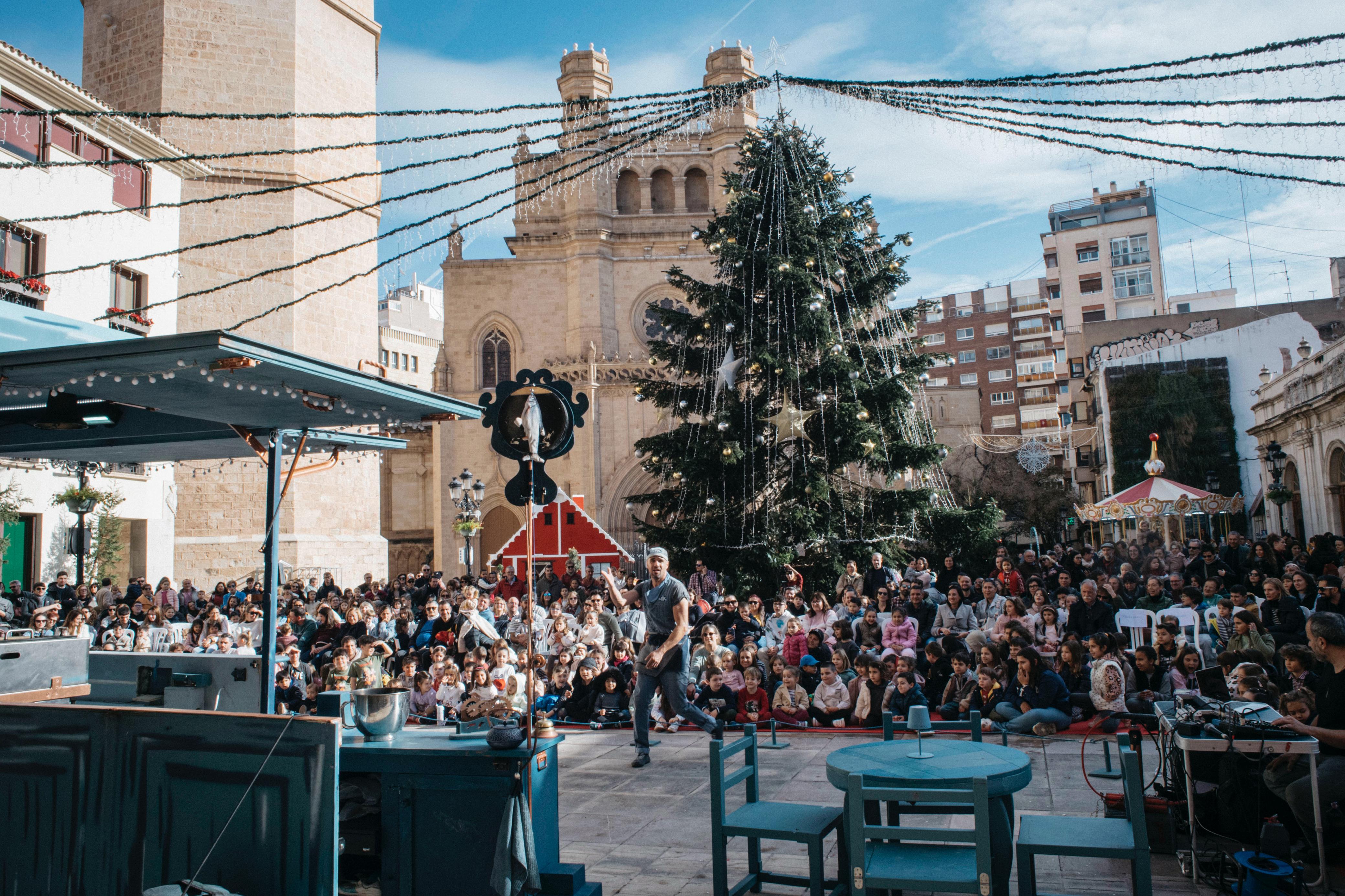 “Nadal de Circ” arrenca amb 1.000 espectadors en la Plaça Major en la seva jornada inaugural