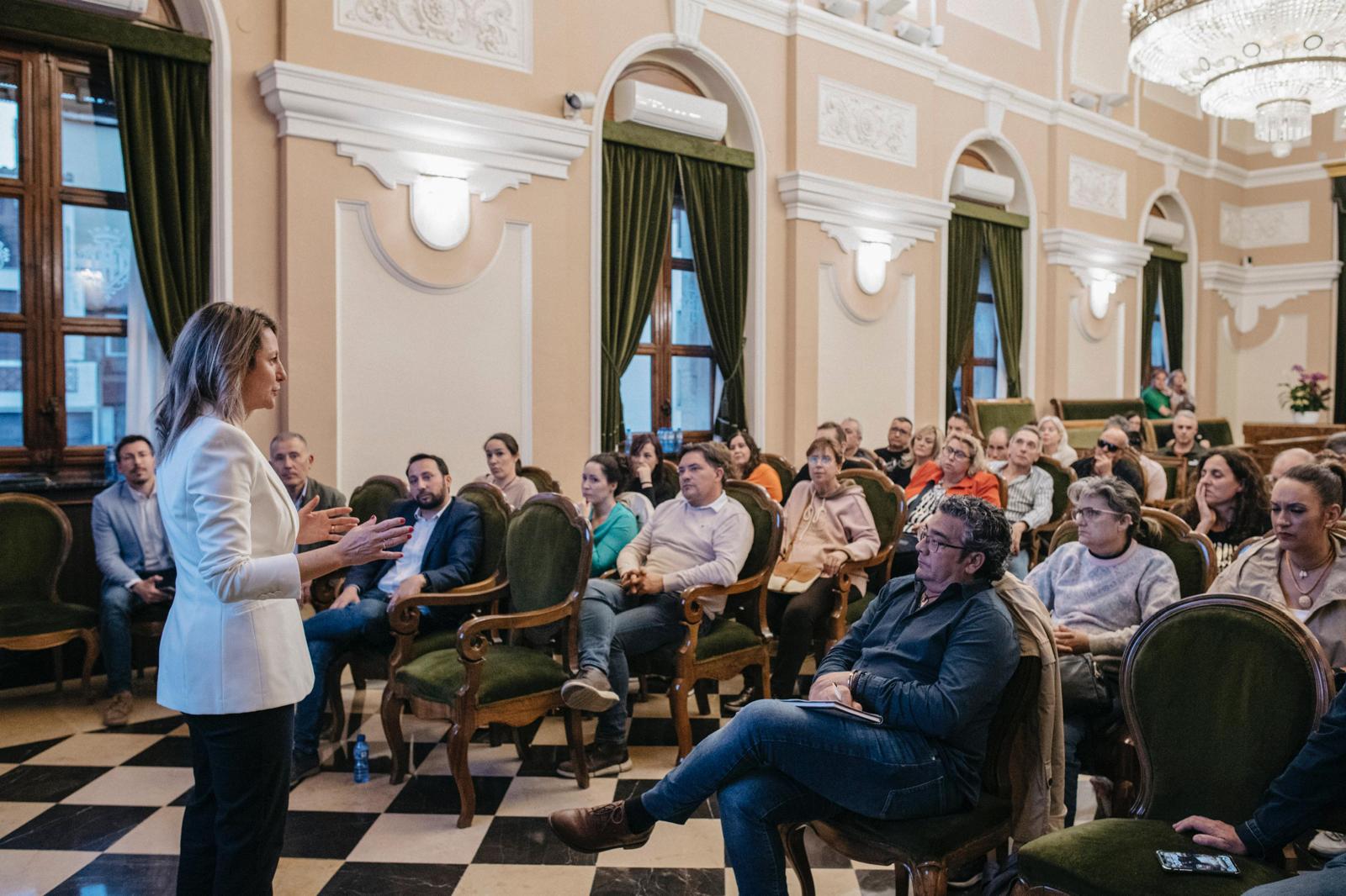 Carrasco presenta el projecte del nou Mercat Central als venedors per a donar inici a la seua reforma
