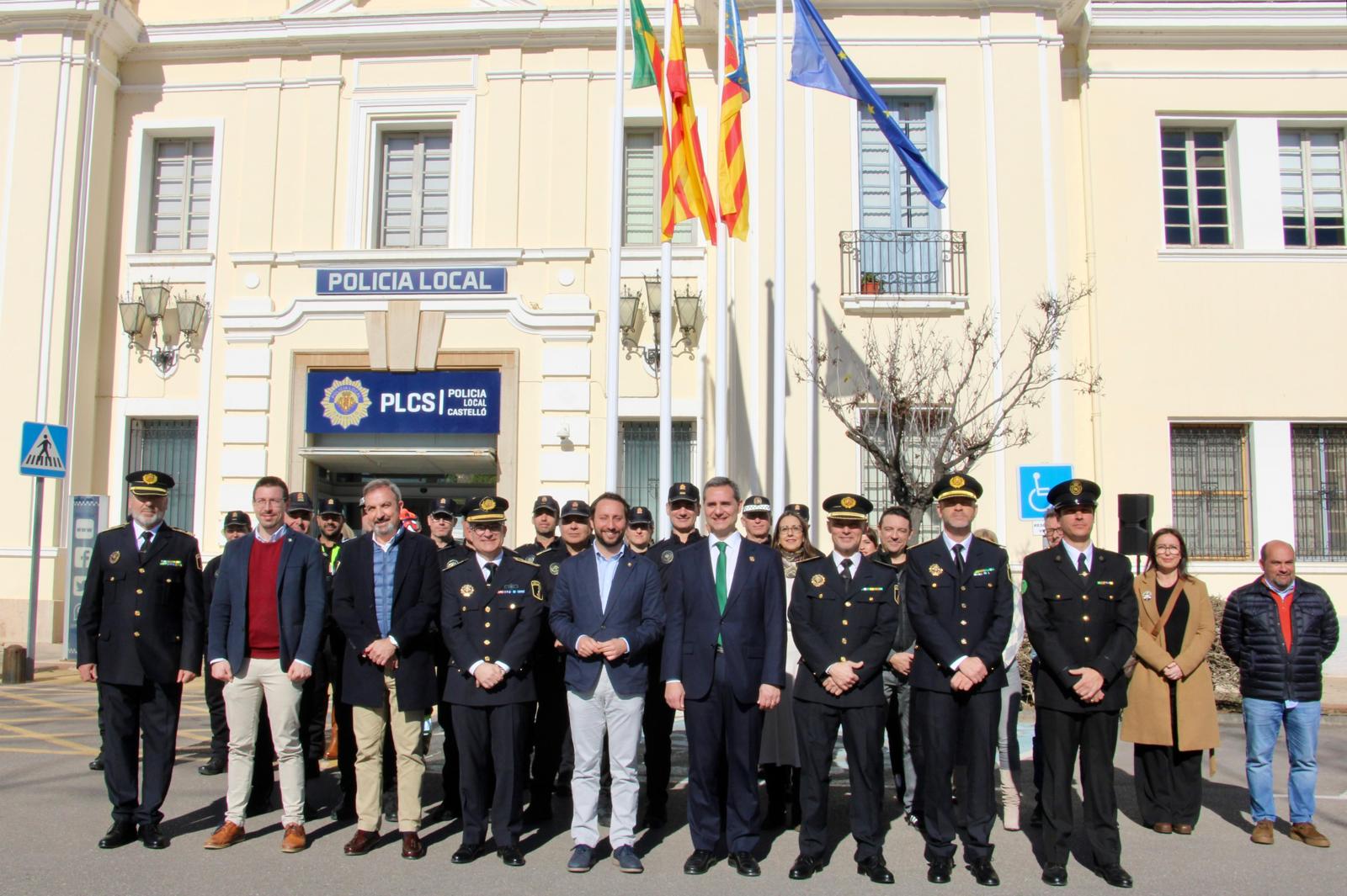 Ortolá incorpora banderes oficials en les dependències municipals de Tetuan XIV dins de l'aposta del govern per la dignificació de l'àrea de Seguretat